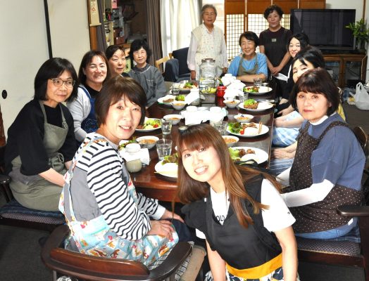 民家で塩としょうゆ ２種のこうじ作り